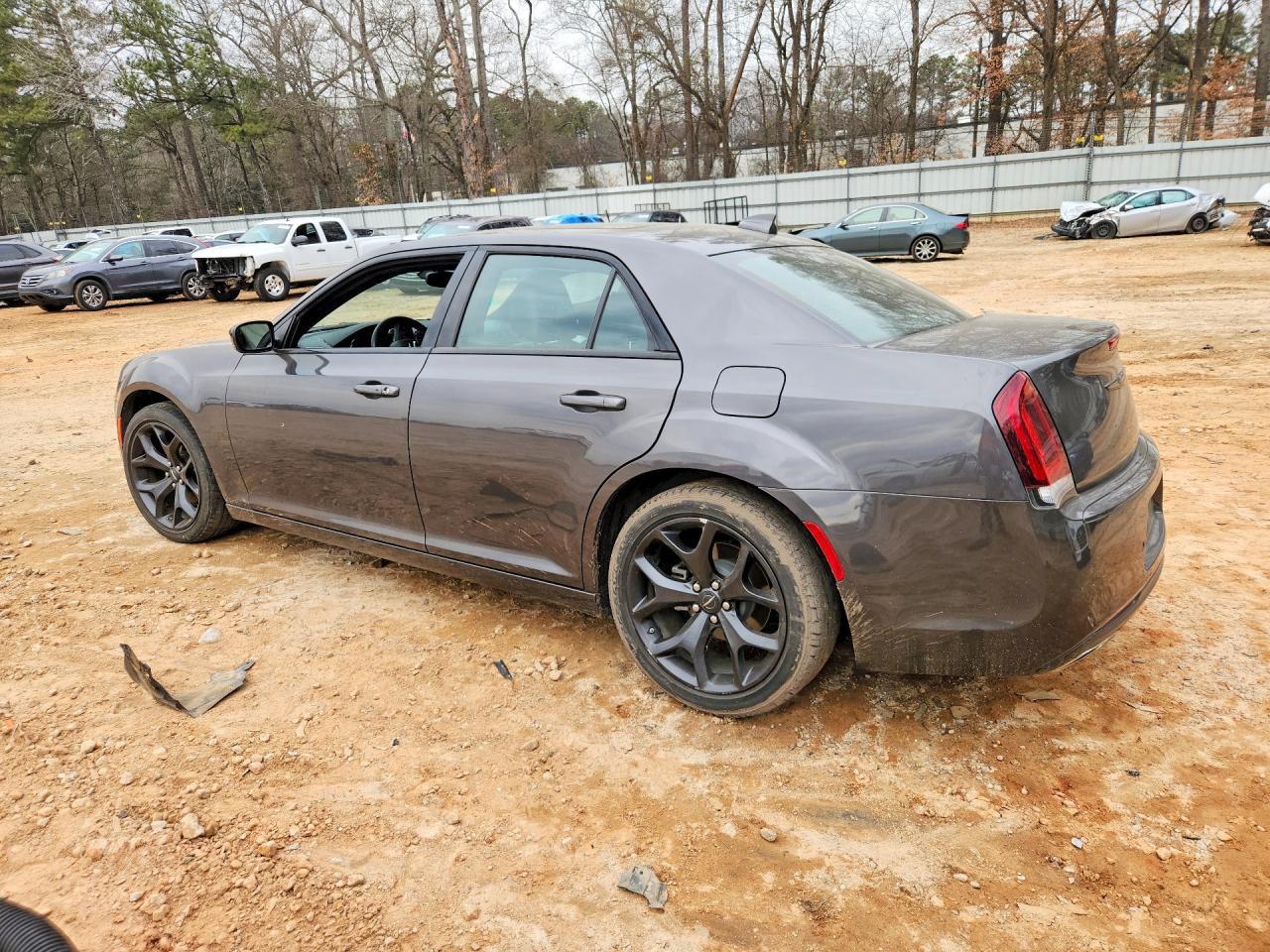 2023 Chrysler 300 S - Фото 2