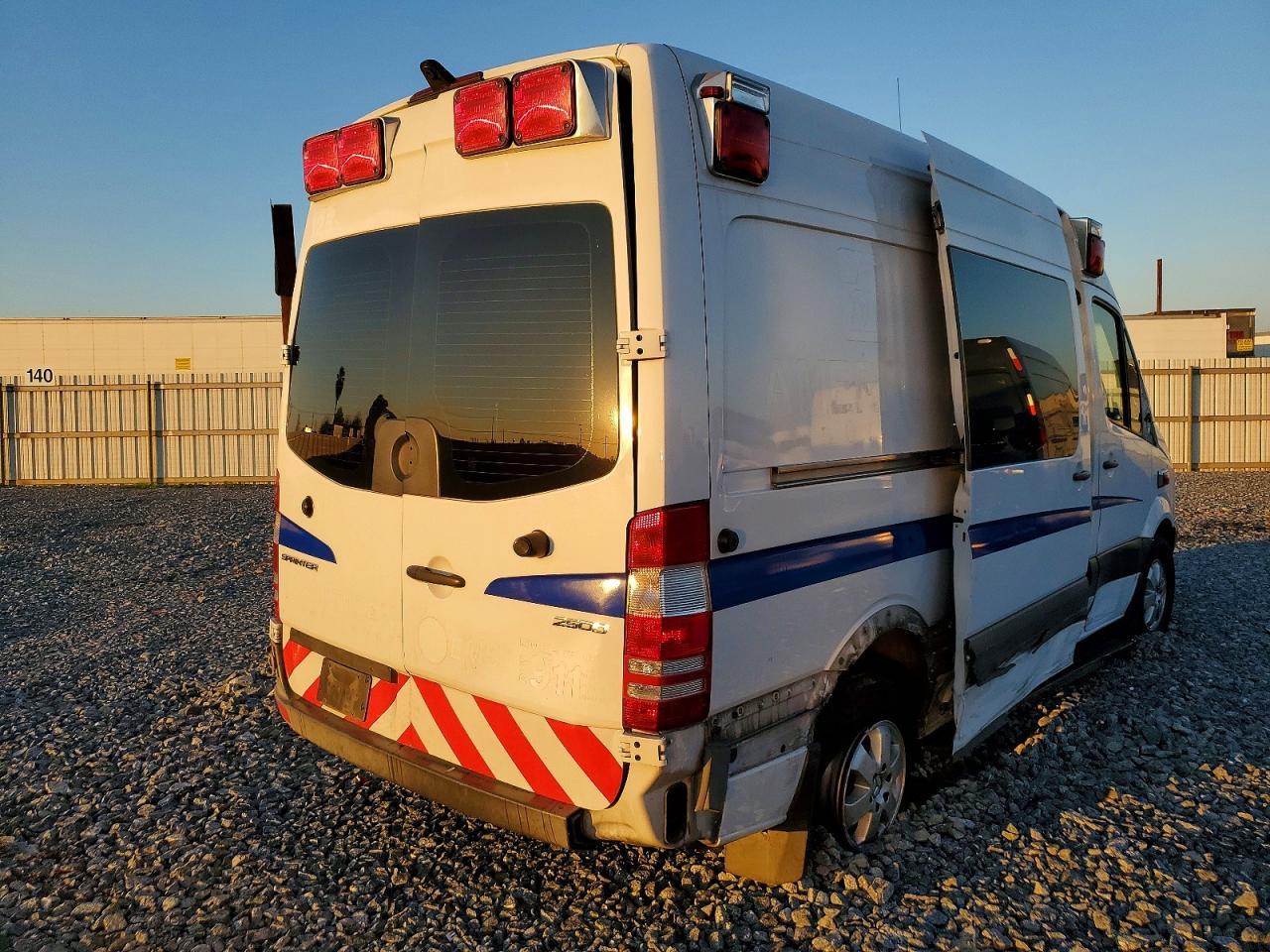 2017 Mercedes Benz Sprinter 2500 Ambulance - Фото 3