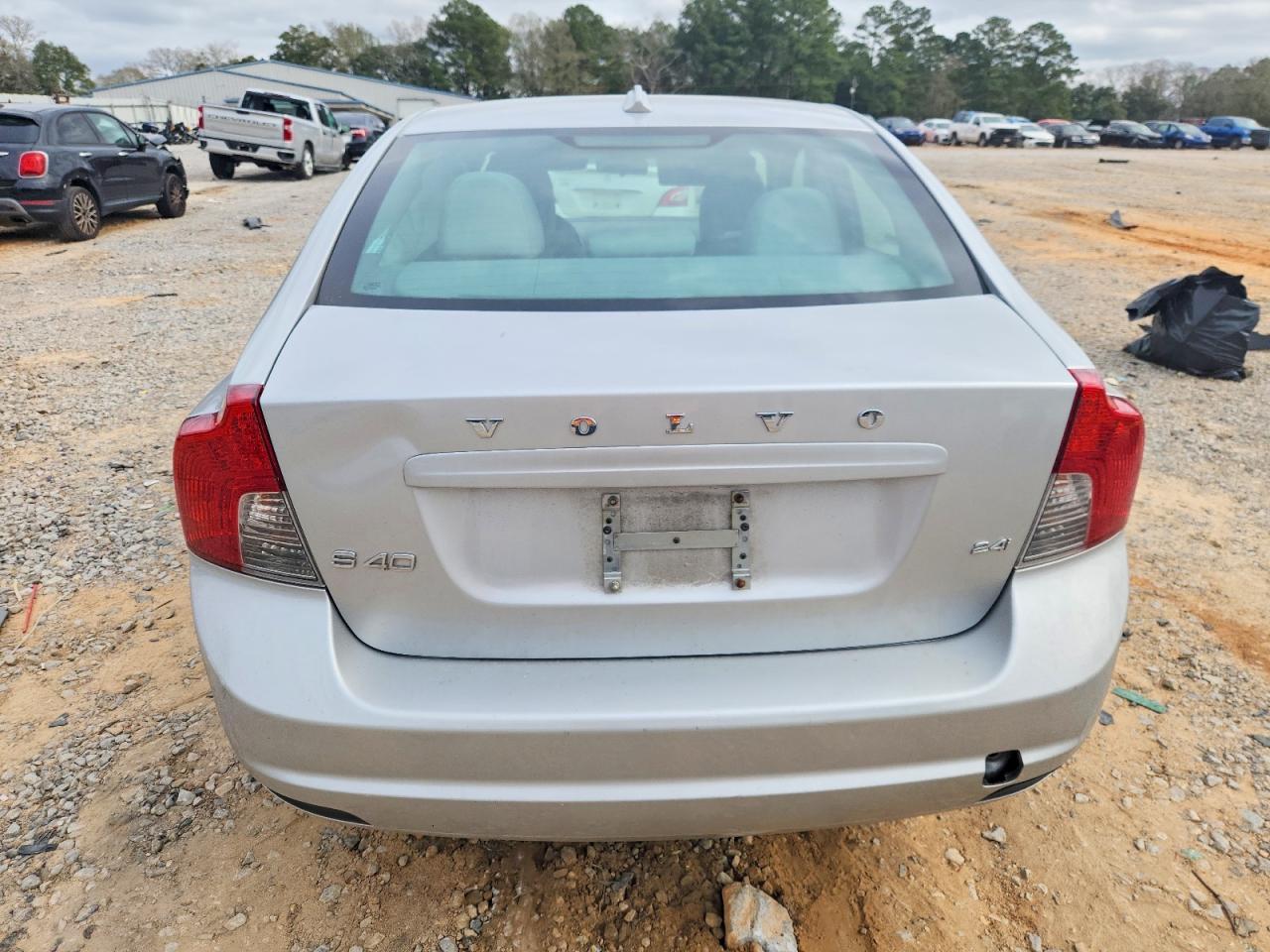 2010 Volvo S40 2.4I - Фото 6
