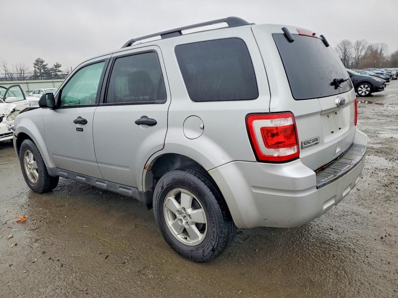 2010 Ford Escape Xlt - Image 2