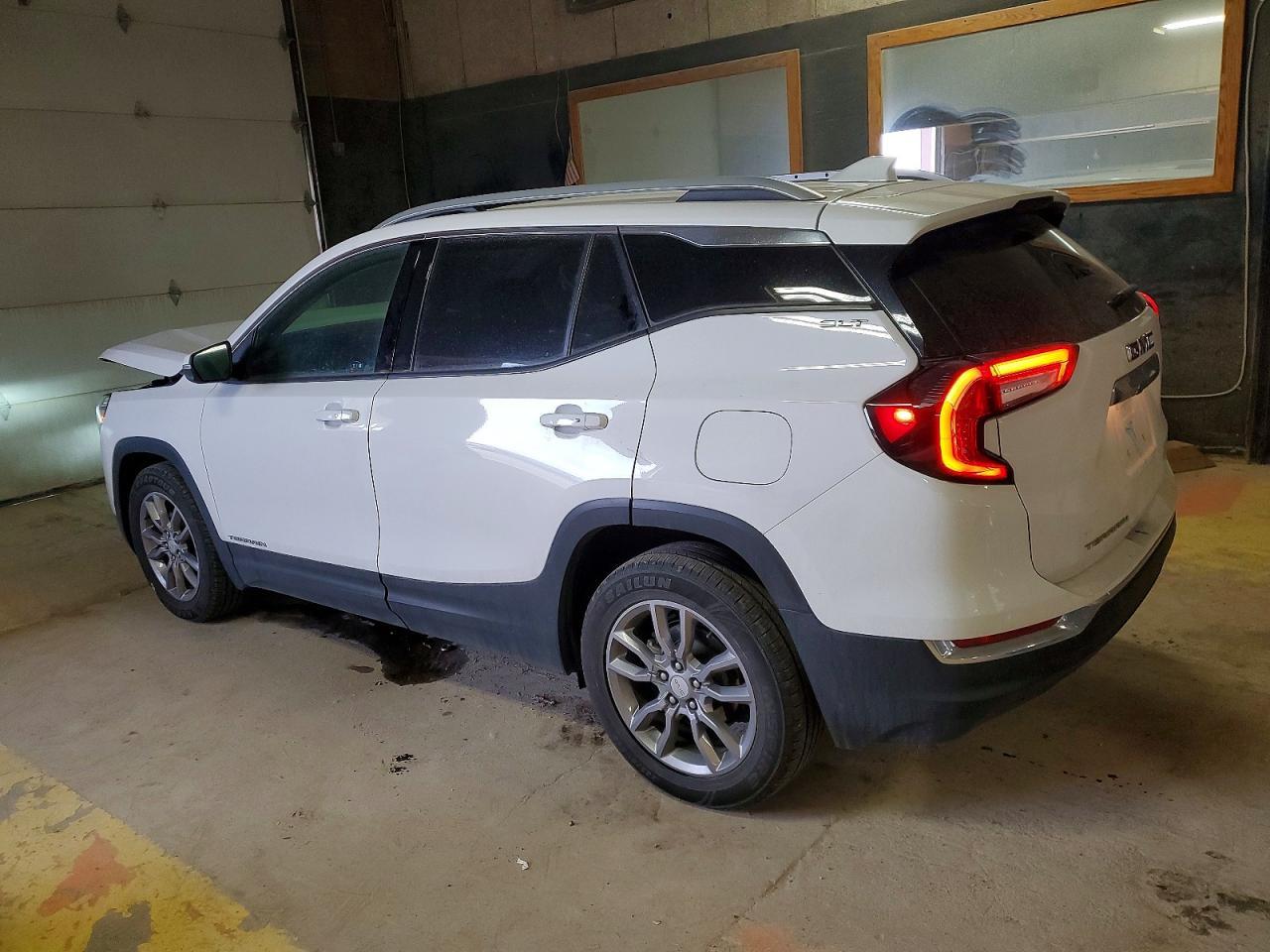 2022 GMC Terrain Slt - Фото 2
