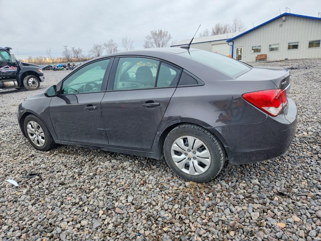 2014 Chevrolet Cruze Ls - Image 2