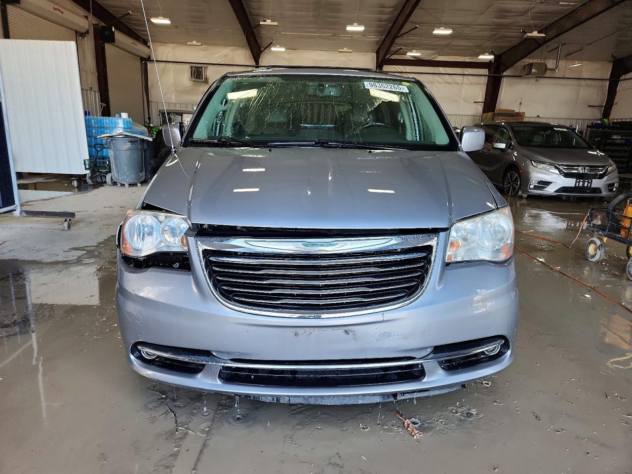 2015 Chrysler Town & Country Touring - Фото 5