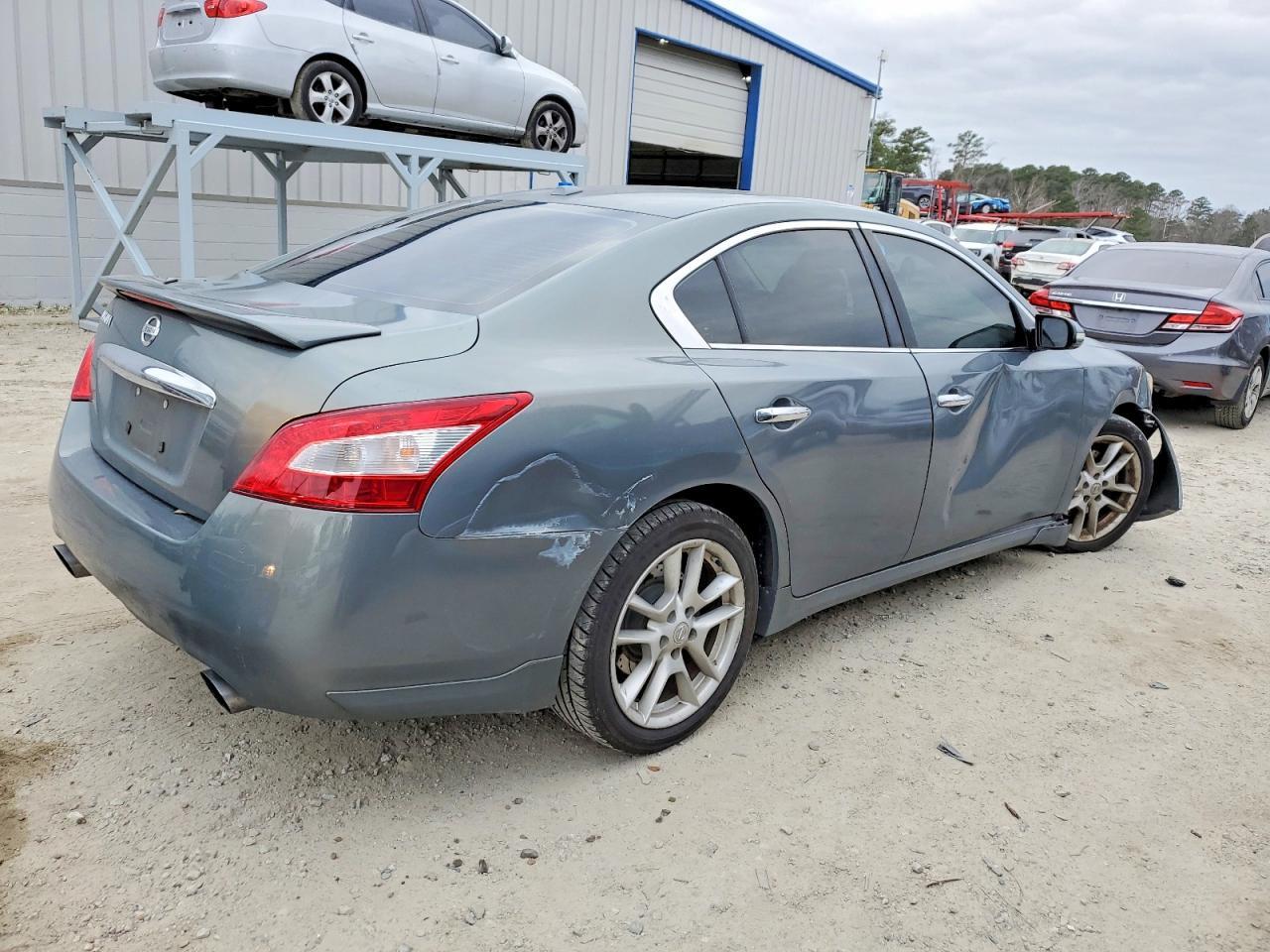 2010 Nissan Maxima S - Фото 3