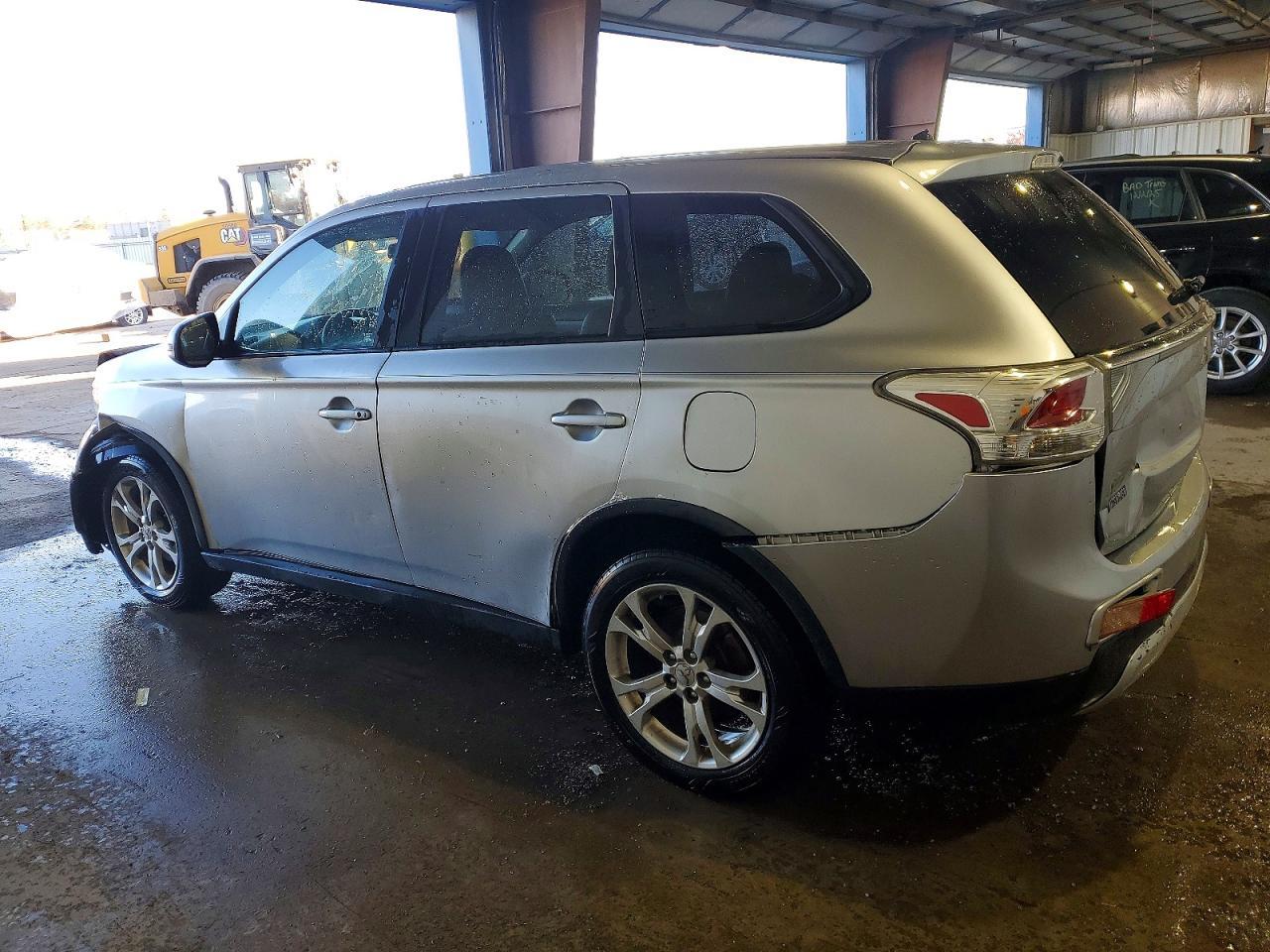 2015 Mitsubishi Outlander Se - Image 2
