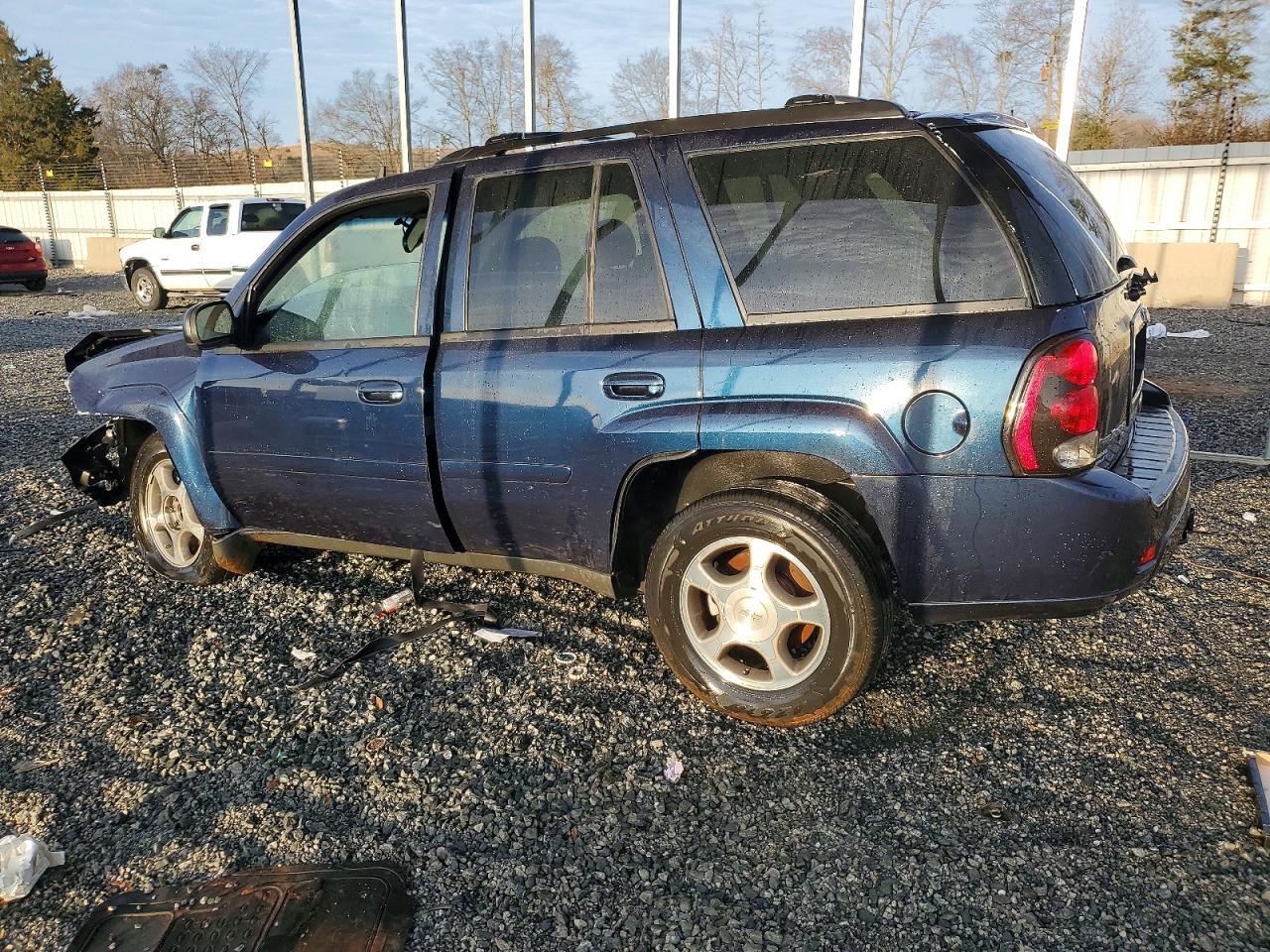 2008 Chevrolet Trailblazer Ls - Image 2