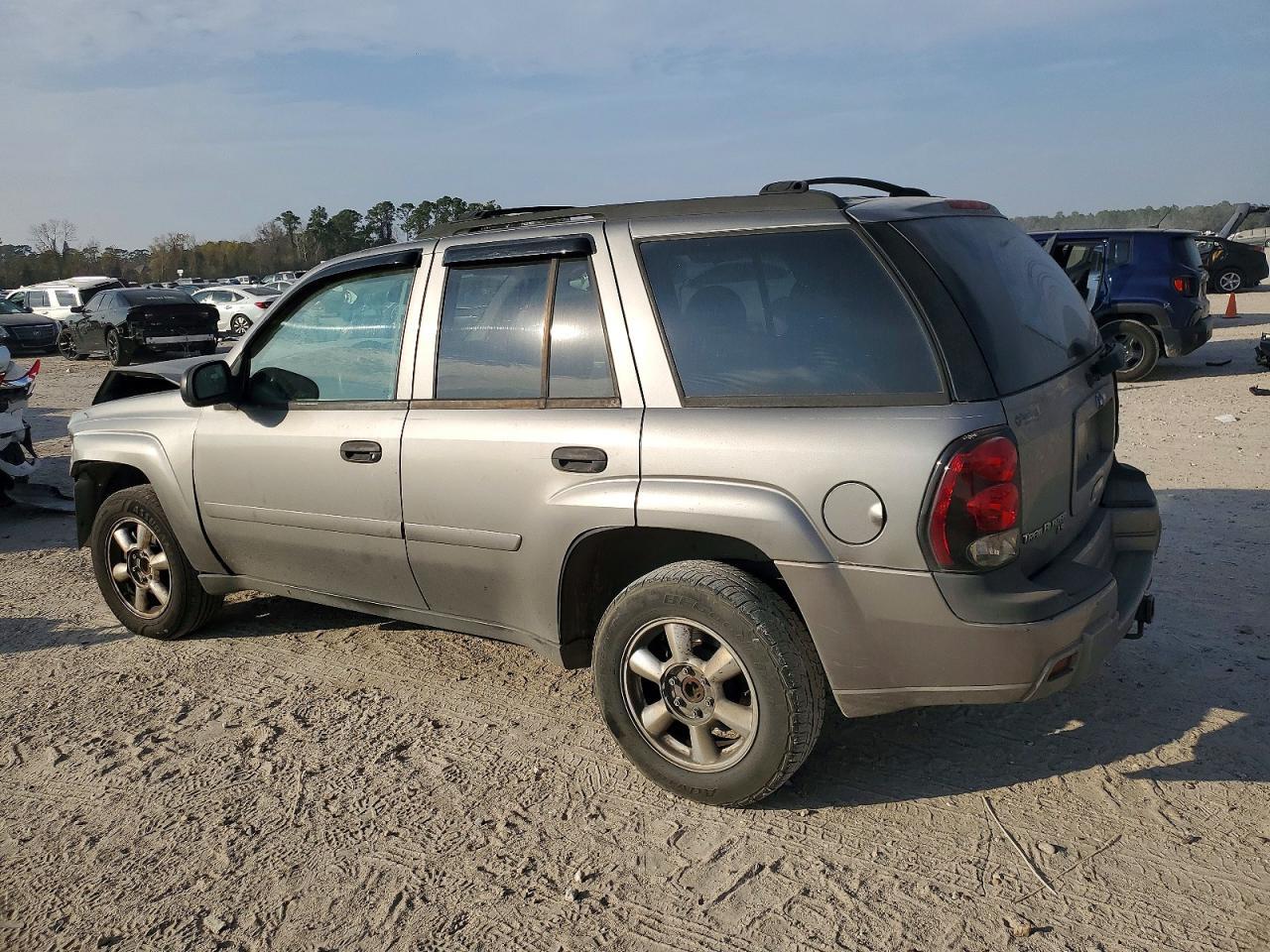 2007 Chevrolet Blazer - Image 2