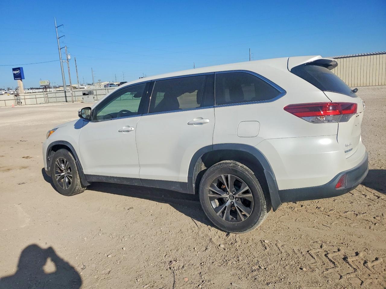2019 Toyota Highlander Le - Фото 2