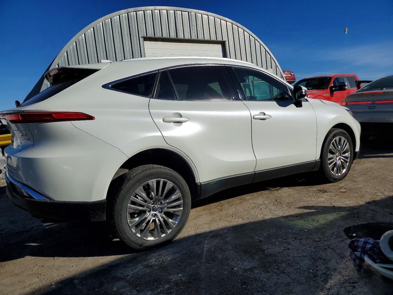 2022 Toyota Venza Xle - Image 3