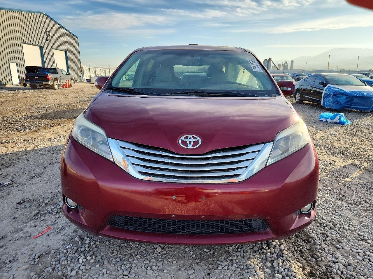 2015 Toyota Sienna - Фото 5