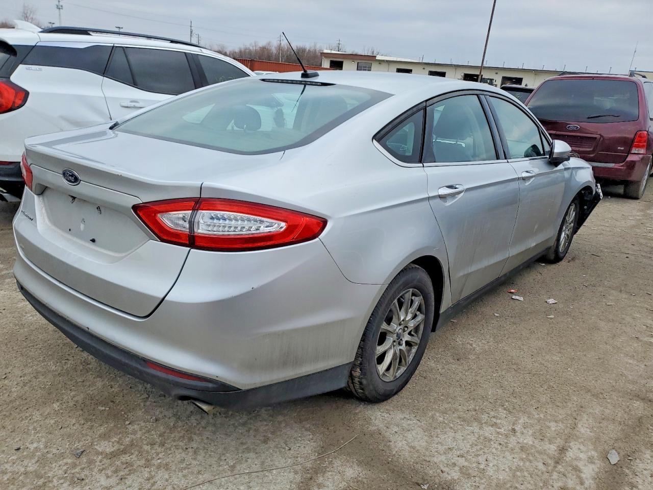 2015 Ford Fusion S - Фото 3