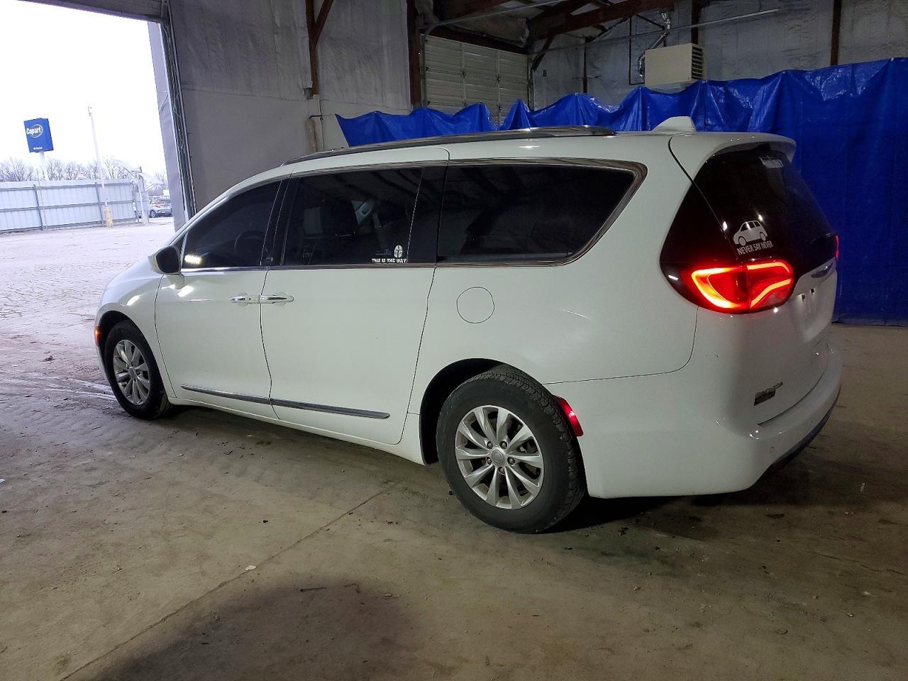 2019 Chrysler Pacifica Touring L - Image 2