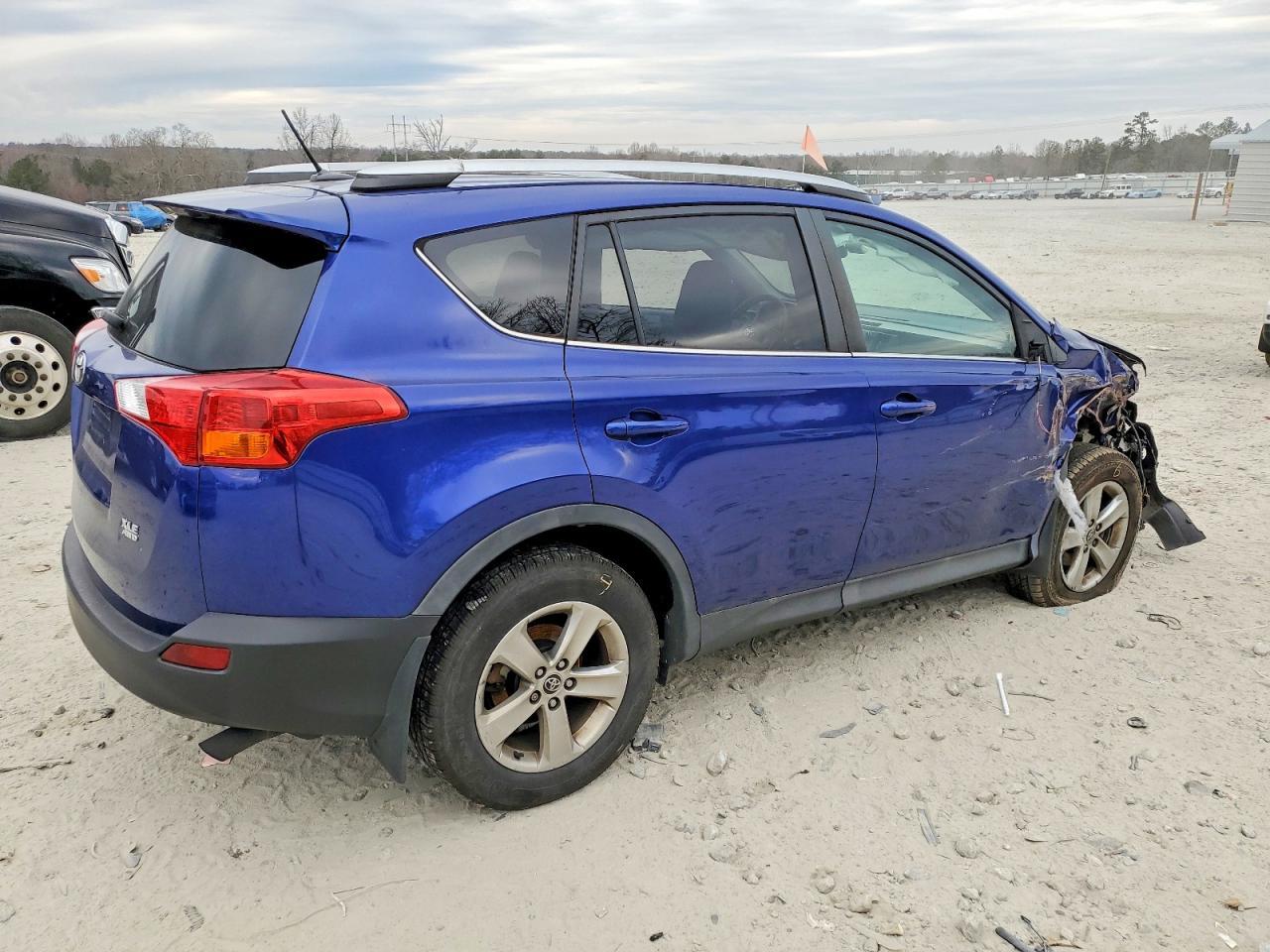 2015 Toyota Rav4 Xle - Image 3