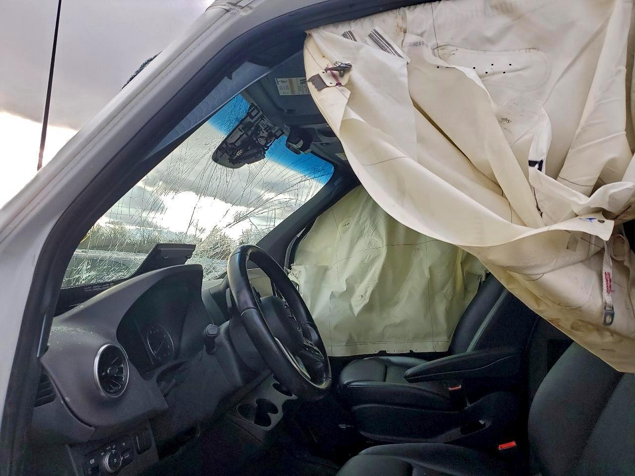 2022 Mercedes-Benz Sprinter 2500 Delivery Van - Фото 7