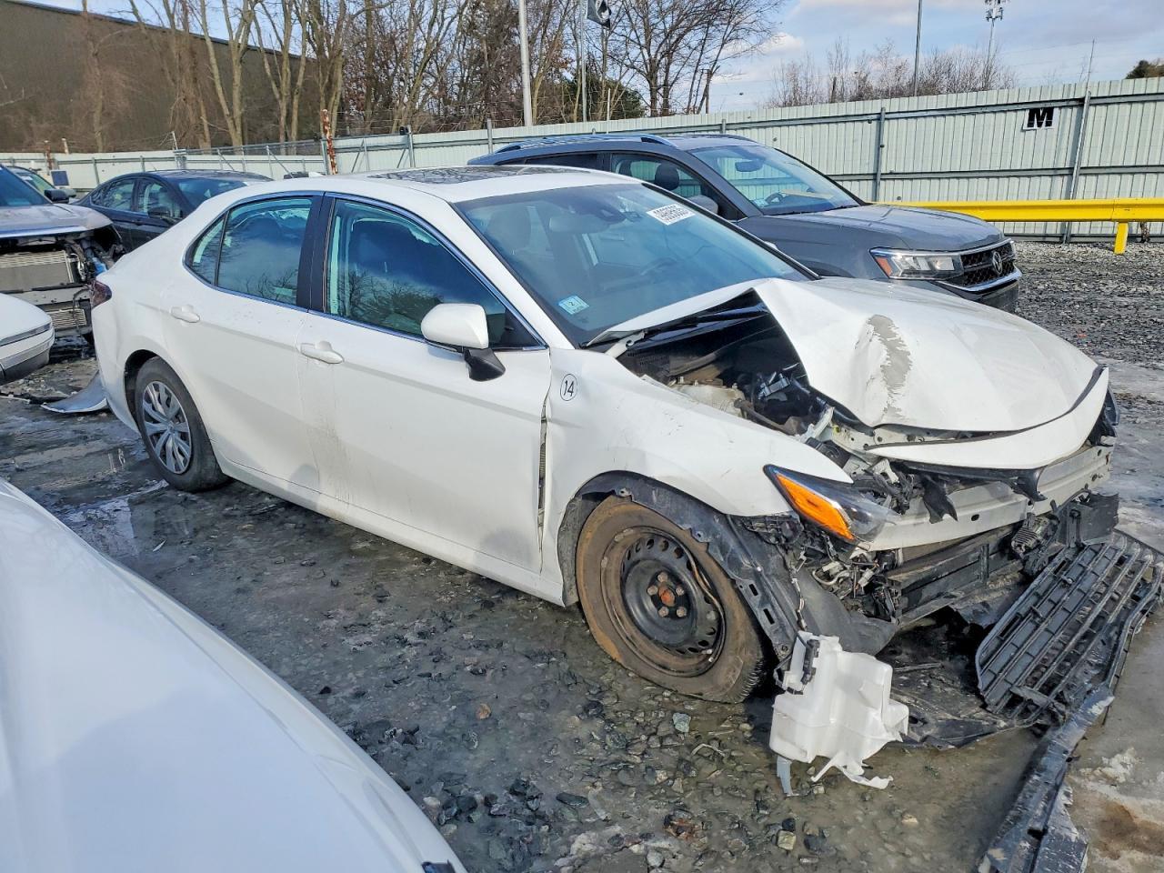 2022 Toyota Camry Hybrid Le - Фото 4