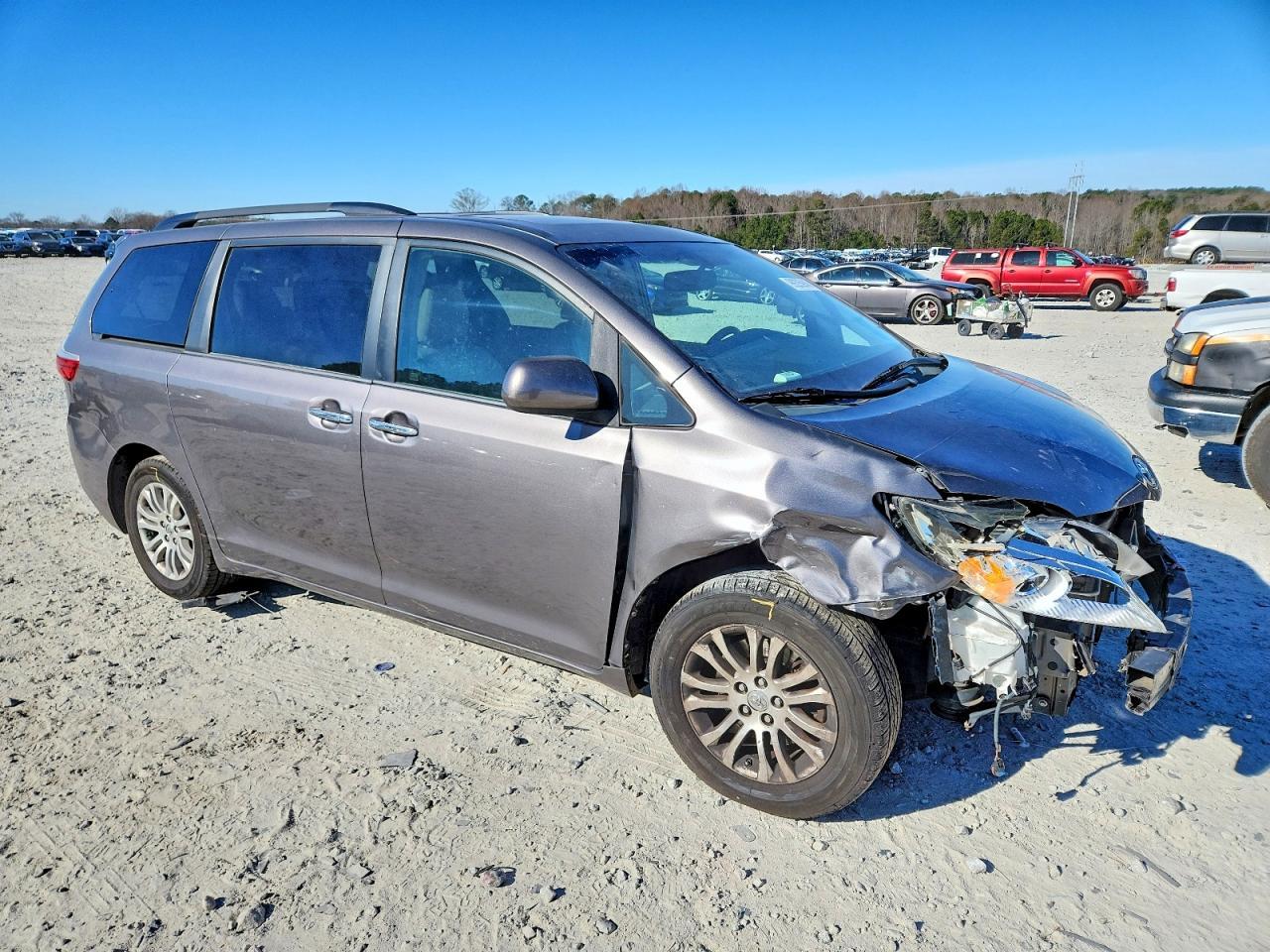 2015 Toyota Sienna Xle - Фото 4