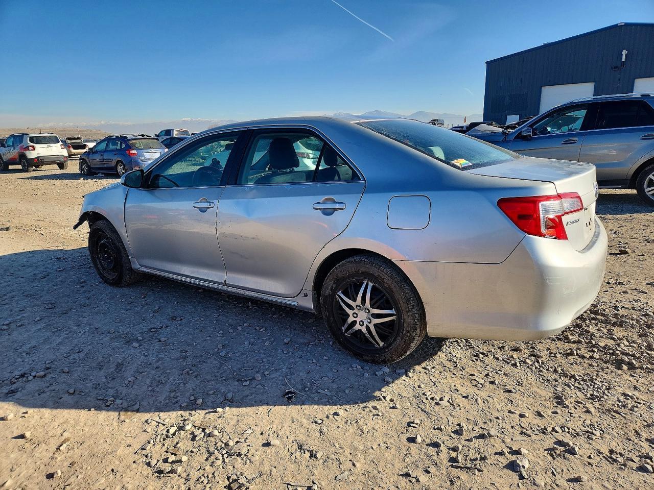 2012 Toyota Camry Base - Фото 2