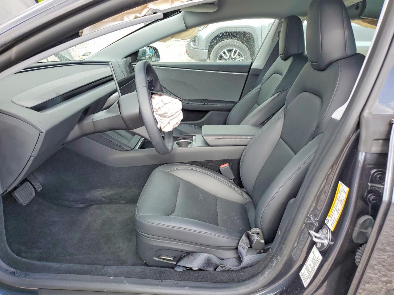 2025 Tesla Model 3 - Фото 7