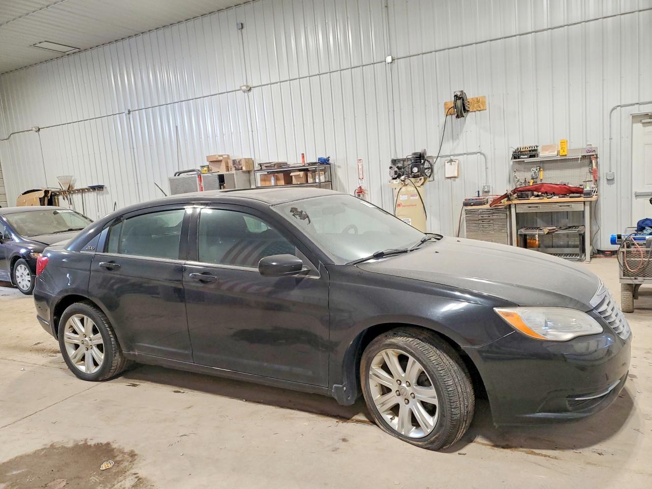 2011 Chrysler 200 Touring - Image 4