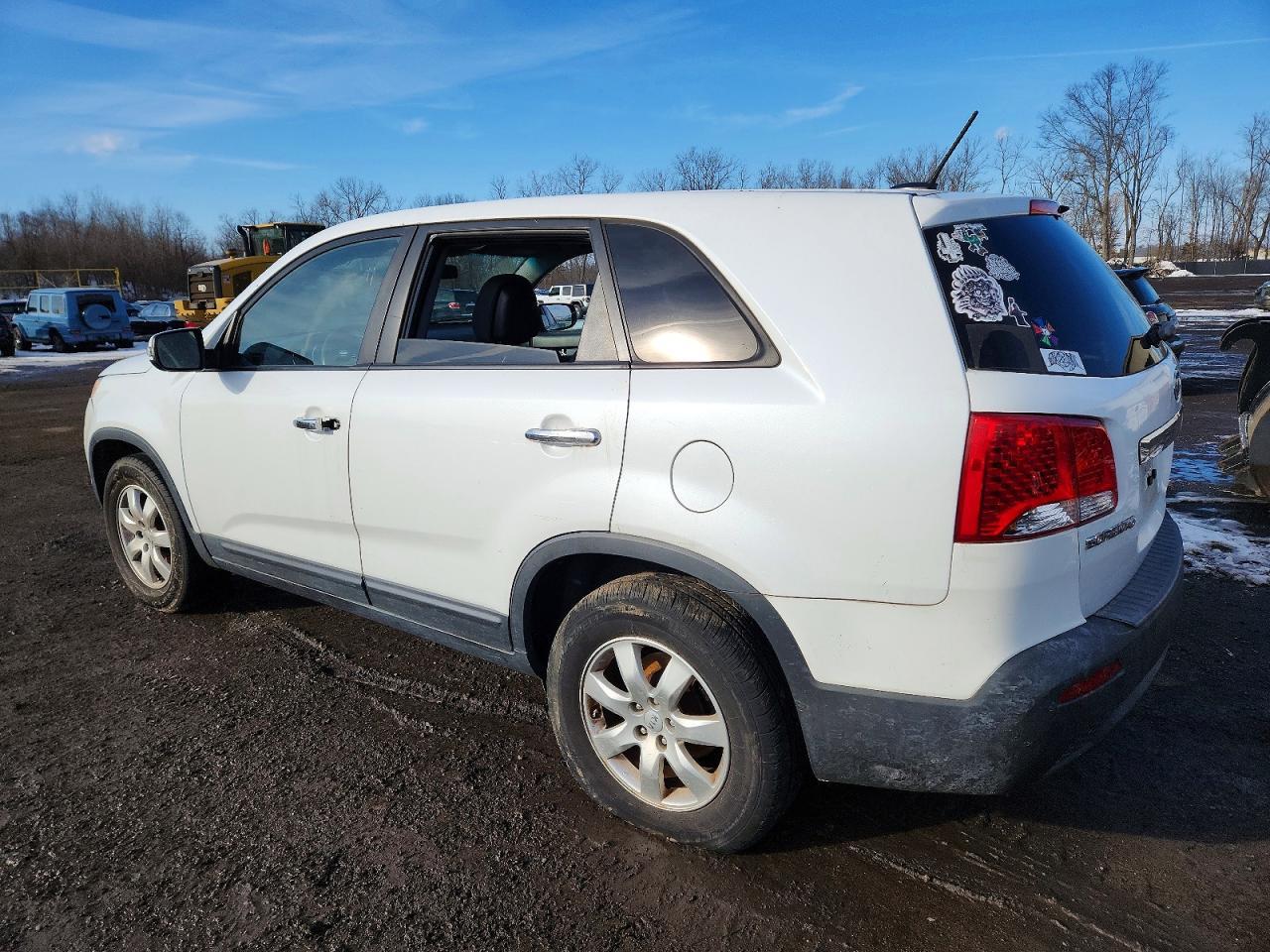 2013 Kia Sorento Lx - Image 2