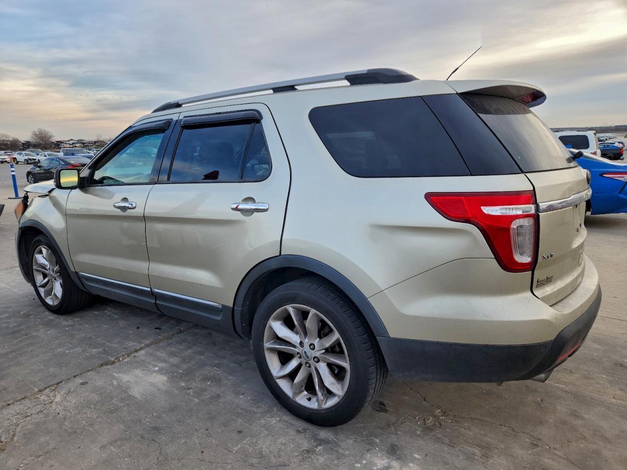 2011 Ford Explorer Xlt - Image 2