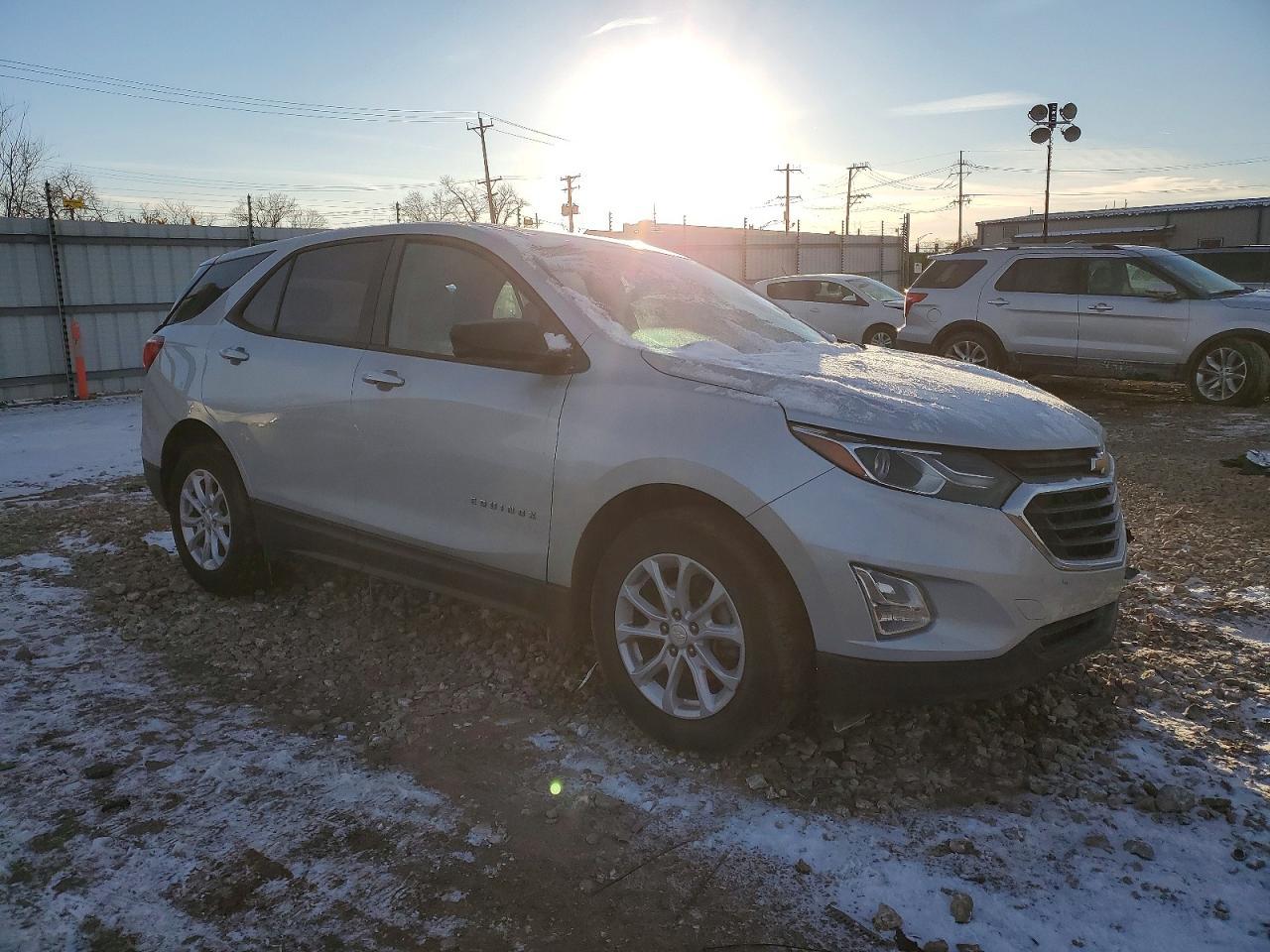 2019 Chevrolet Equinox Ls - Image 4