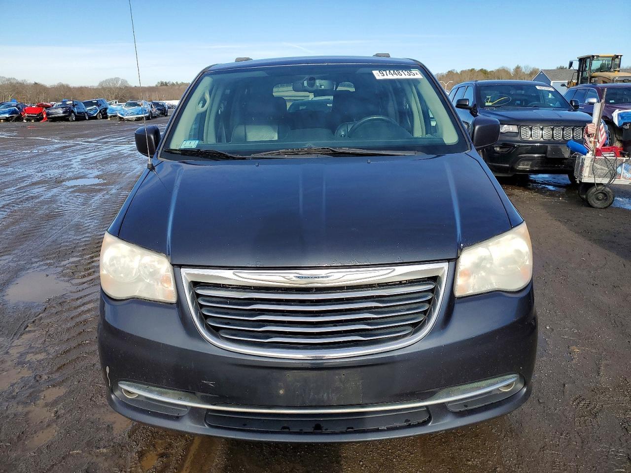 2014 Chrysler Town & Country Touring - Image 5