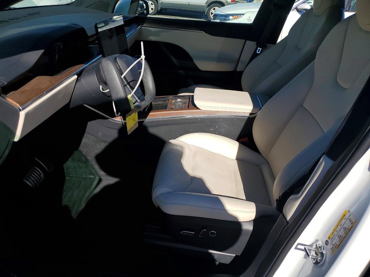 2022 Tesla Model X - Фото 7
