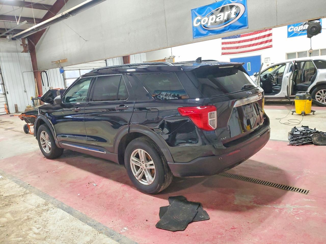 2020 Ford Explorer Xlt - Image 2