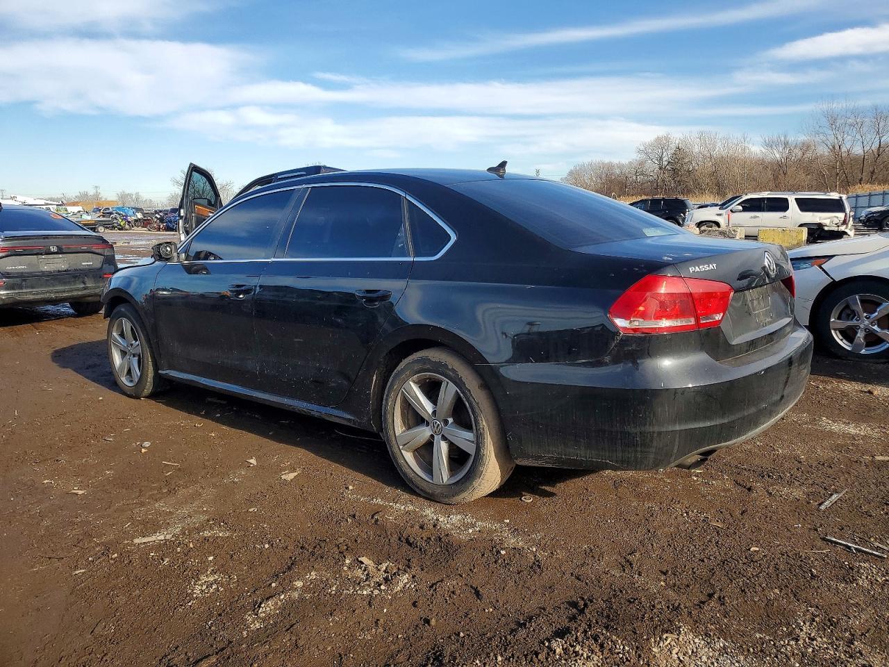 2015 Volkswagen Passat S - Фото 2
