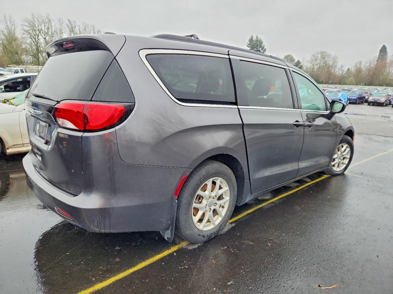 2017 Chrysler Pacifica - Image 3