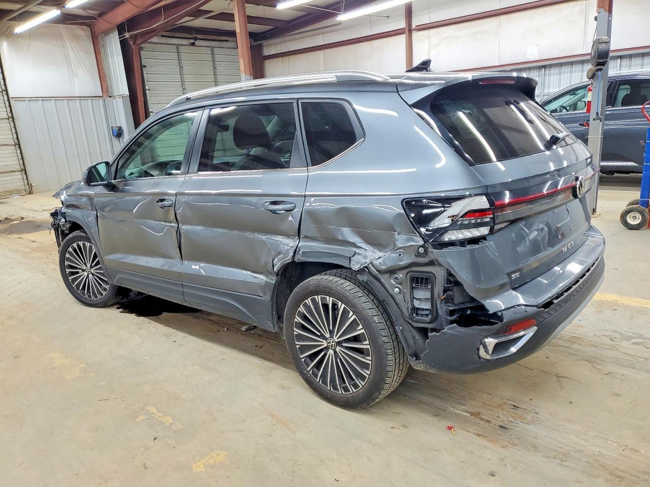 2025 Volkswagen Taos Se - Фото 2