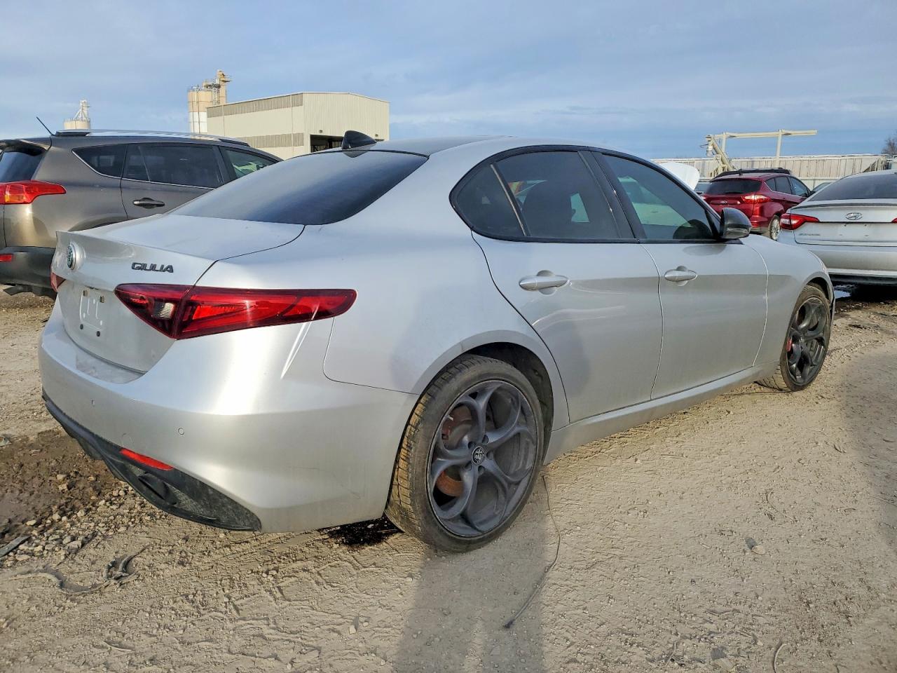 2019 Alfa Romeo Giulia - Image 3