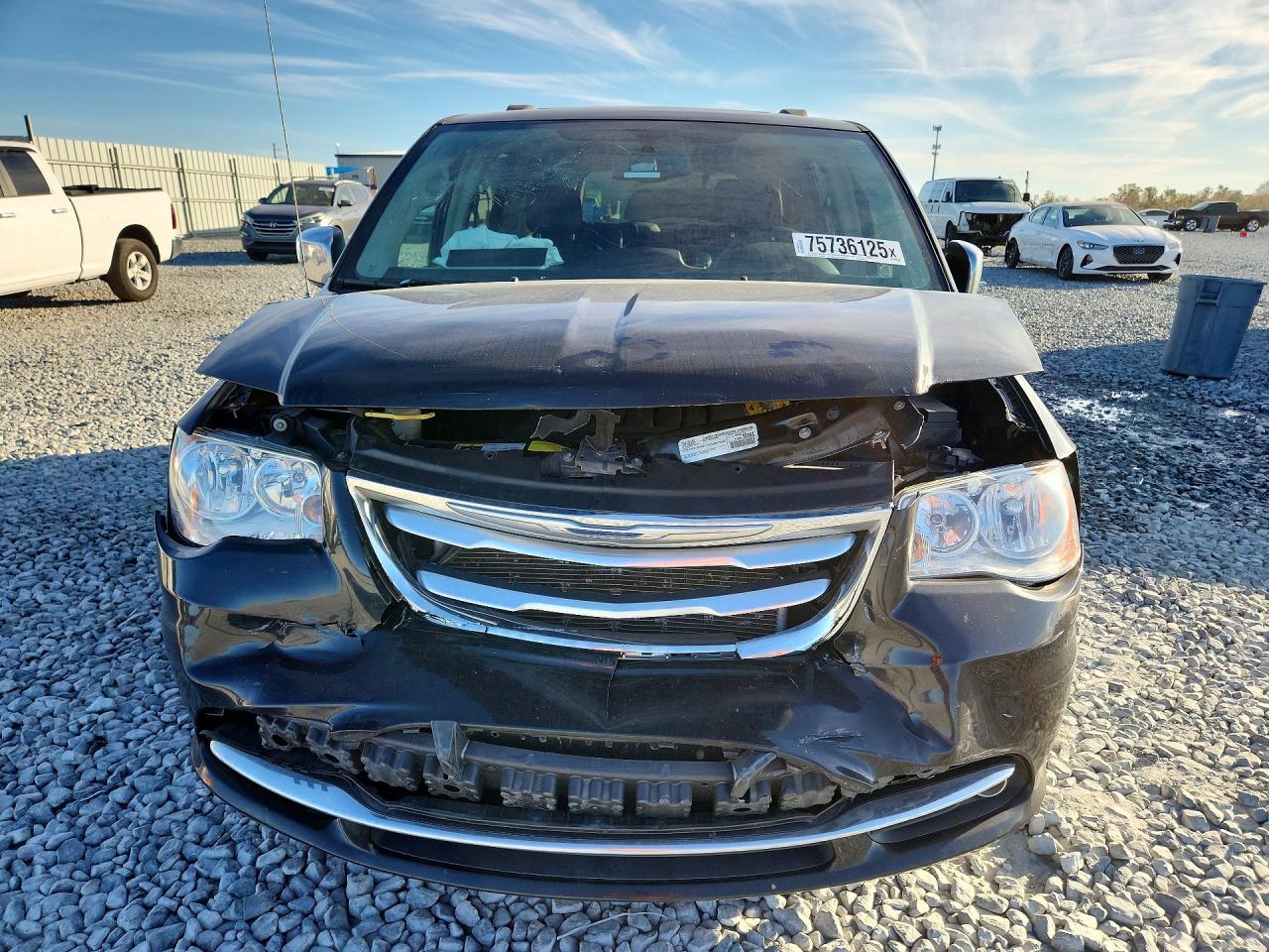 2016 Chrysler Town & Country Touring L - Фото 5