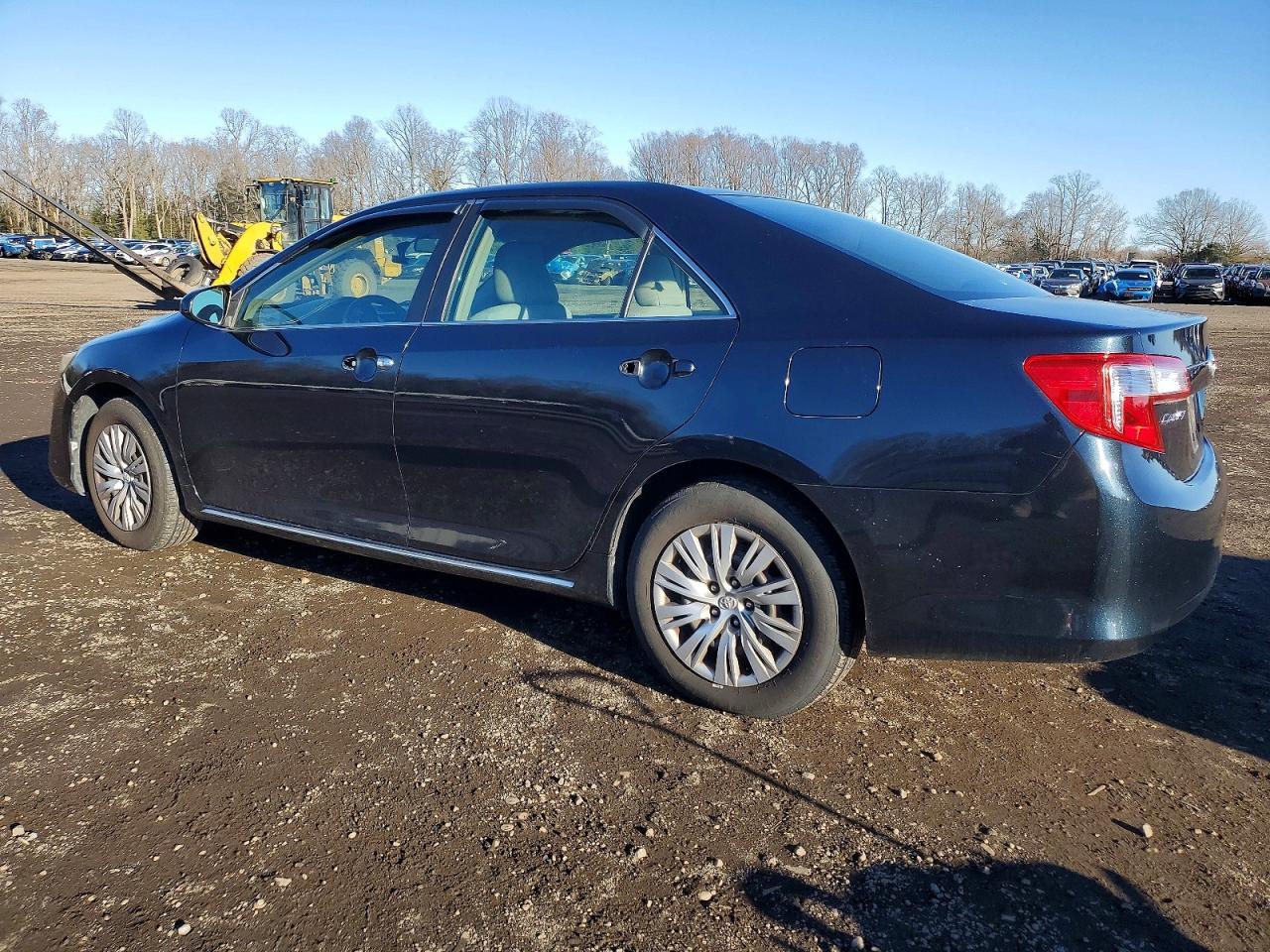 2012 Toyota Camry Le - Фото 2