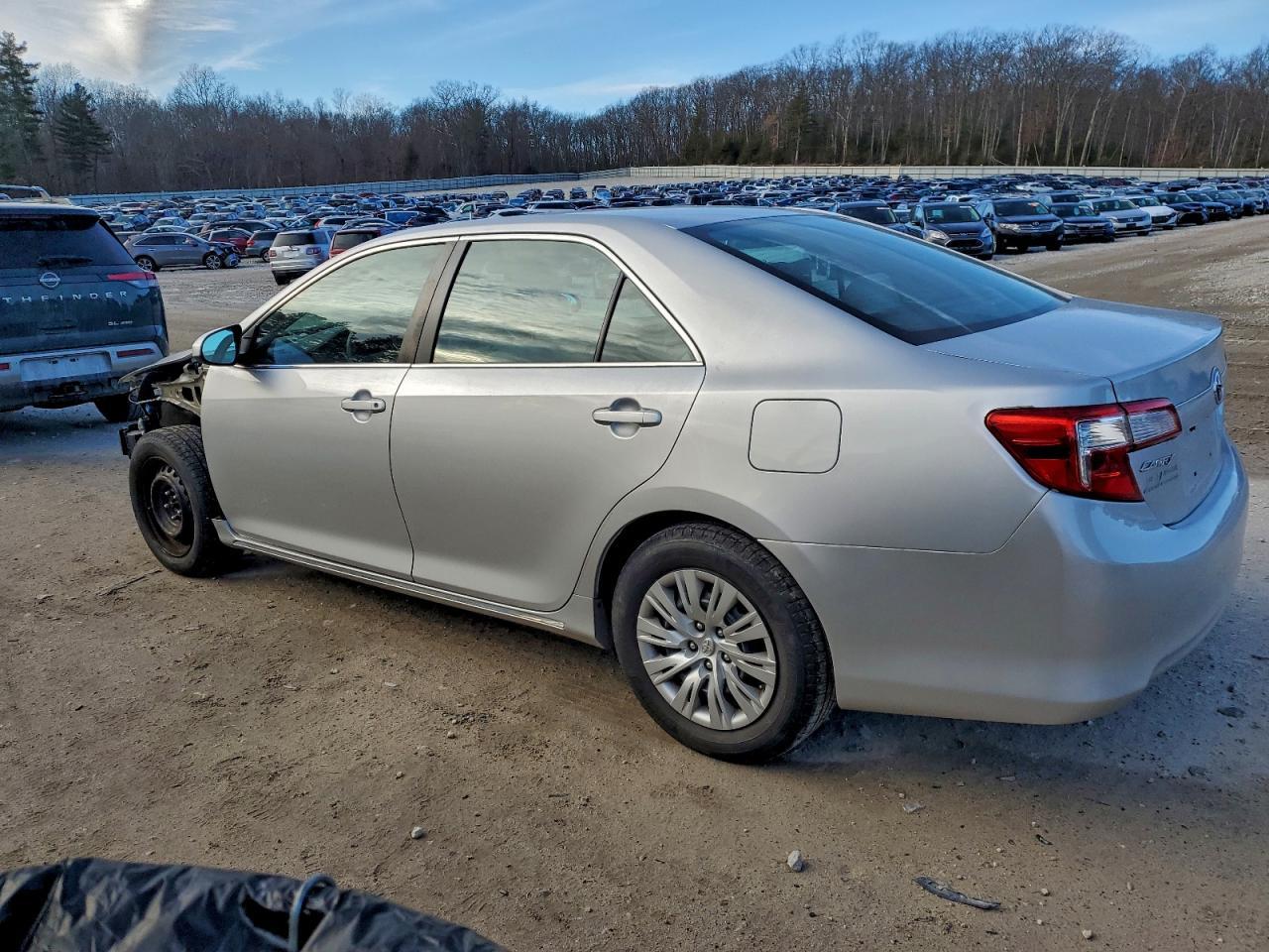 2014 Toyota Camry L - Фото 2