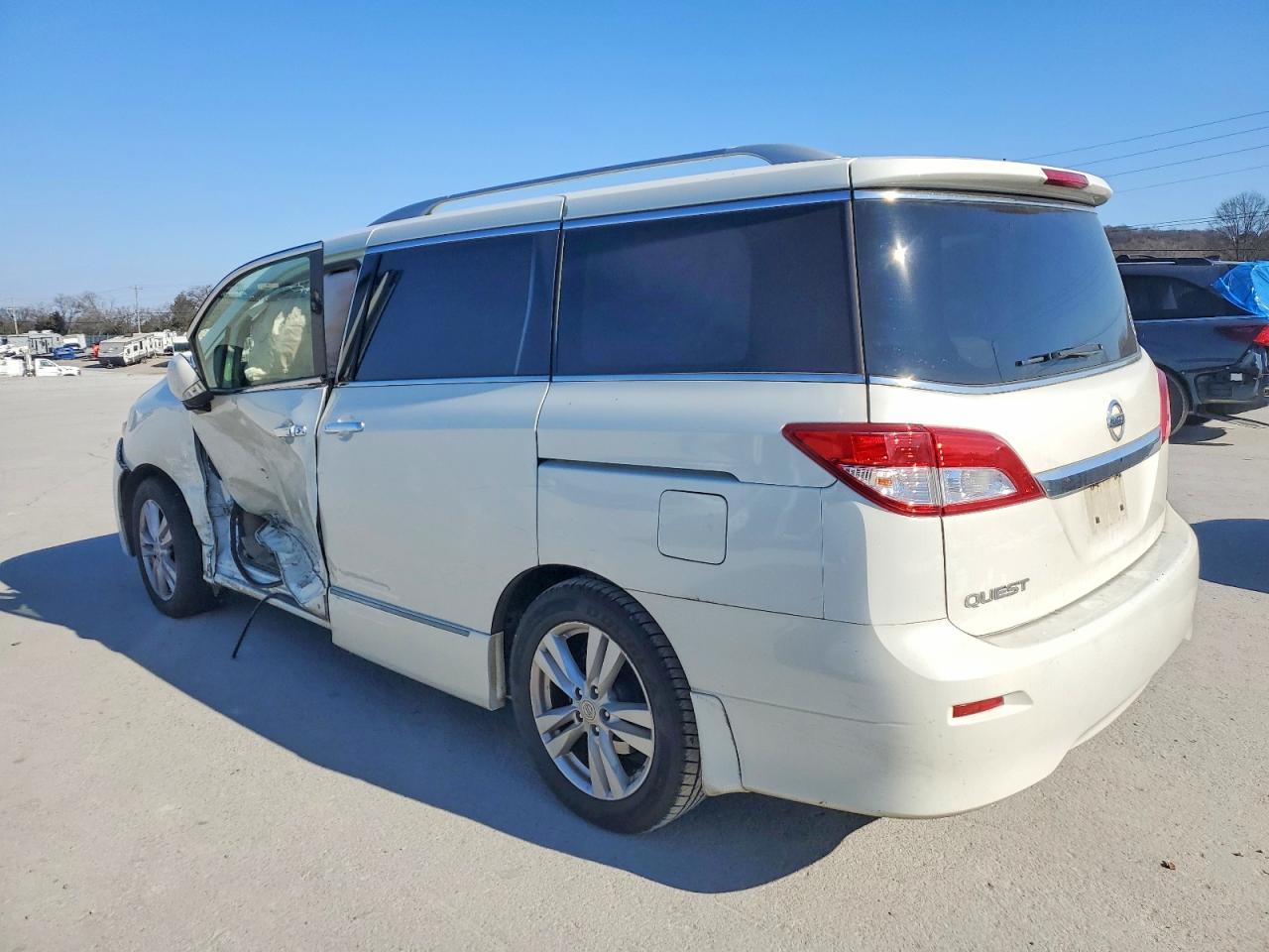 2015 Nissan Quest S - Image 2
