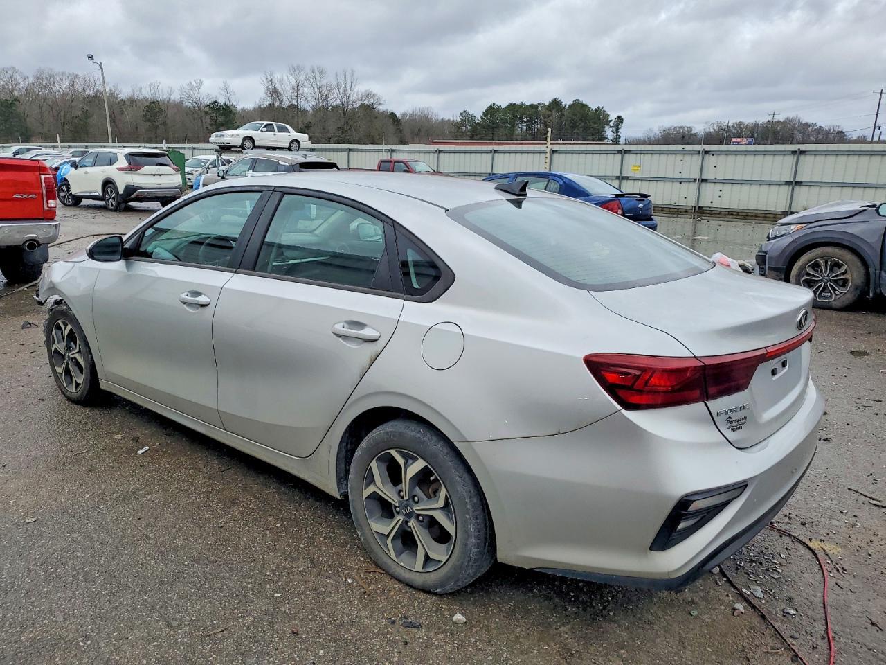 2021 Kia Forte Lxs - Image 2