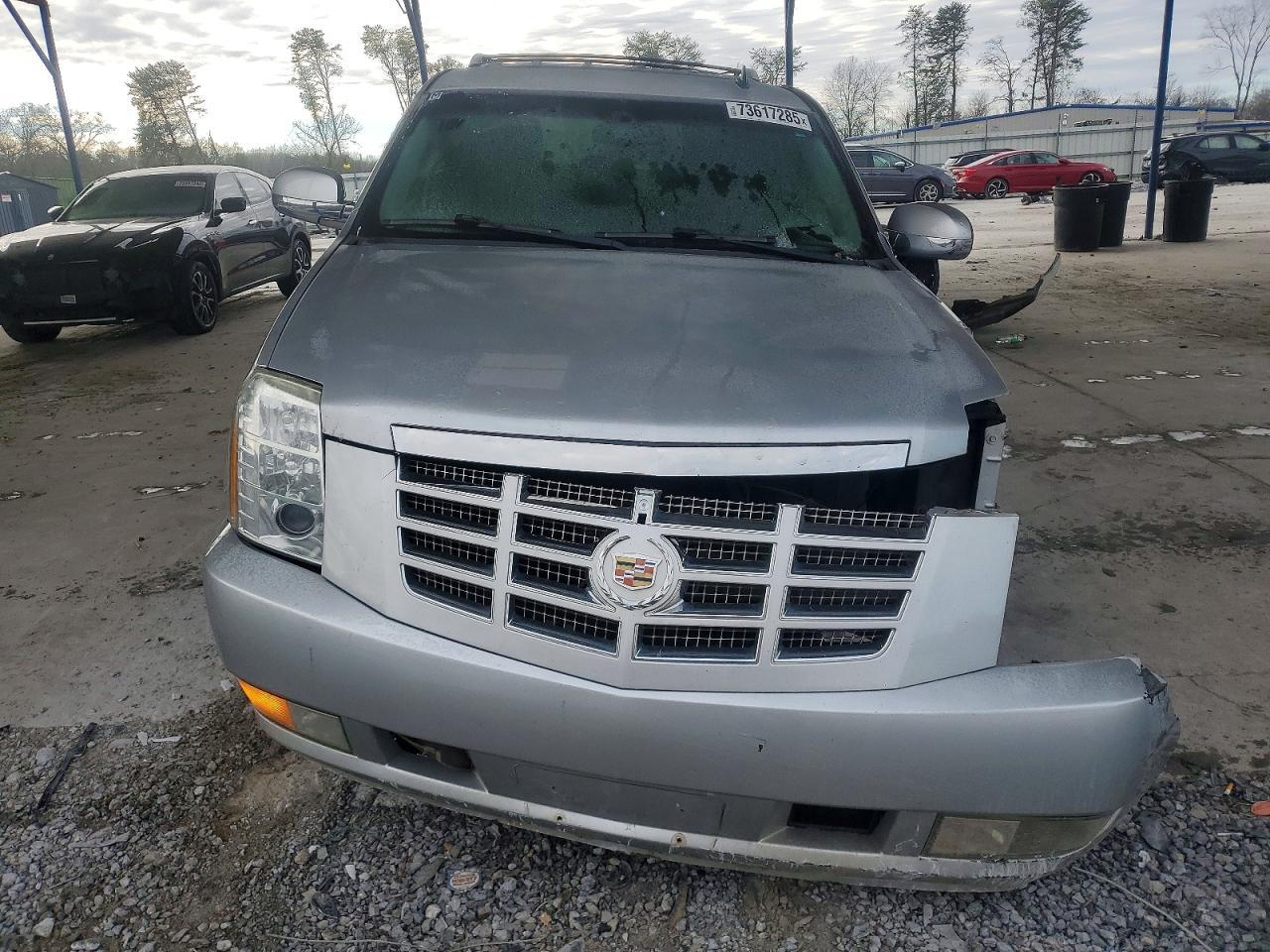 2013 Cadillac Escalade Luxury - Image 5