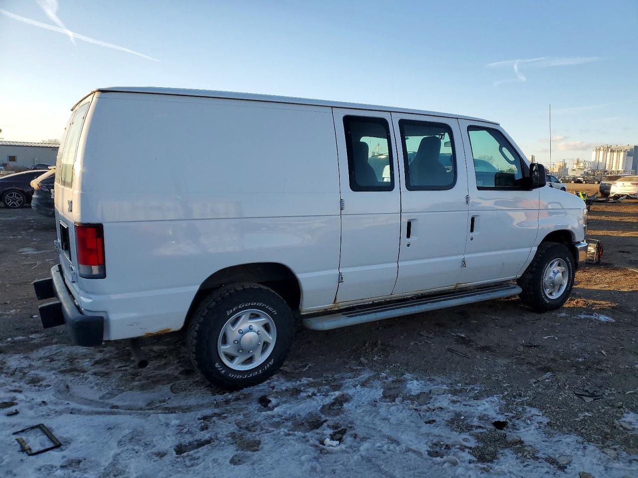 2013 Ford Econoline E250 Van - Image 3