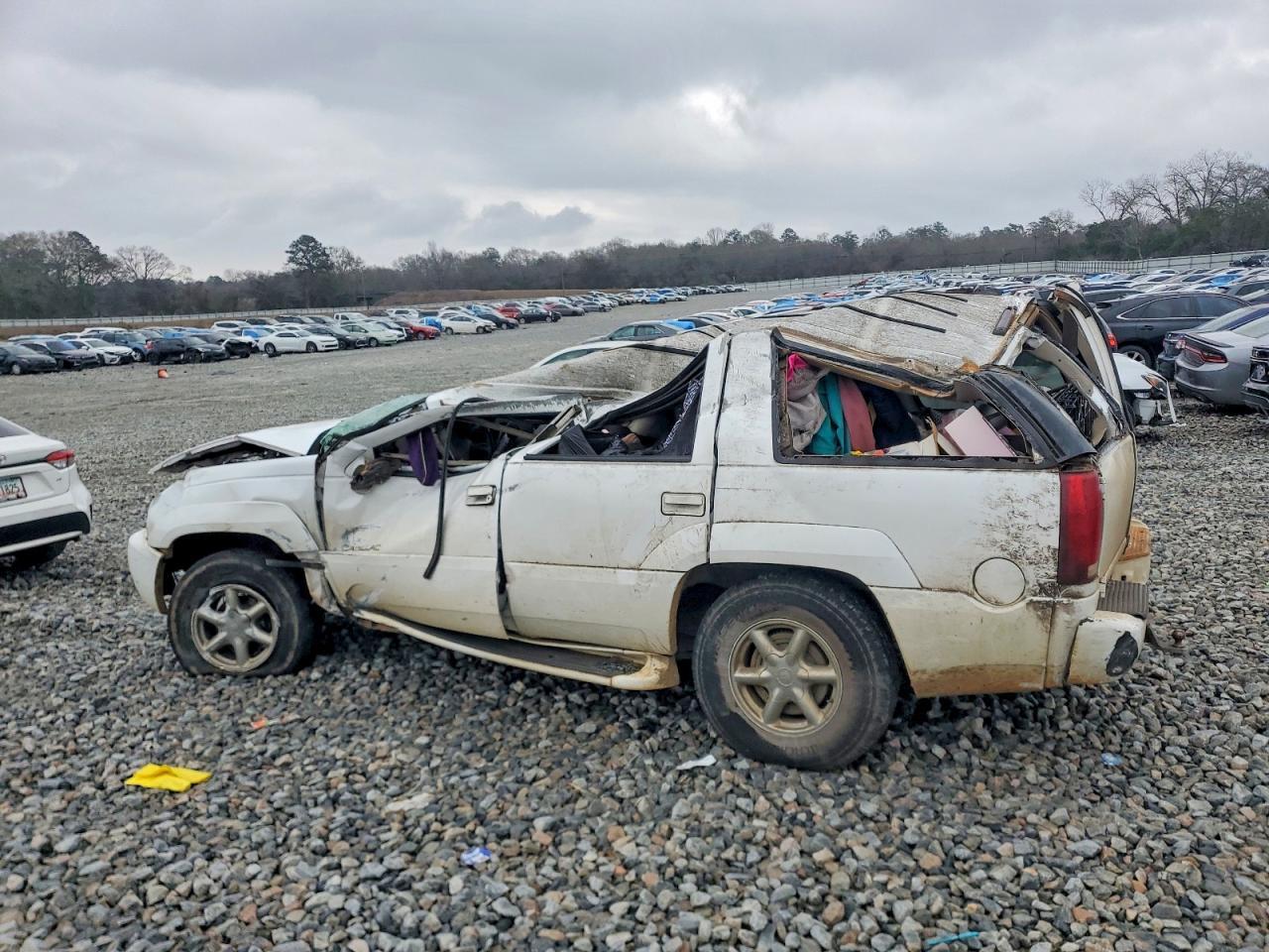 2000 Cadillac Escalade - Image 2