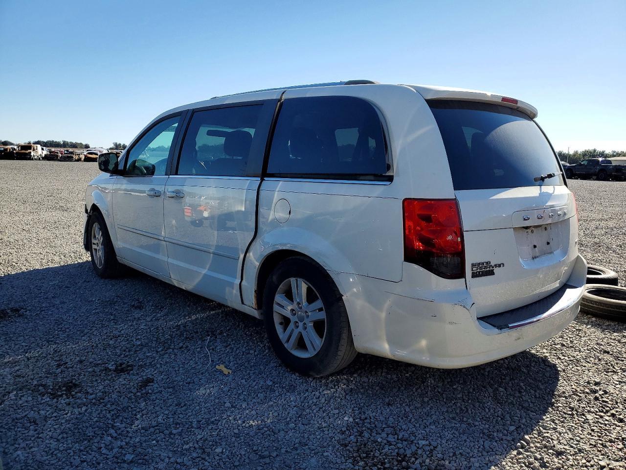 2011 Dodge Grand Caravan Crew - Image 2