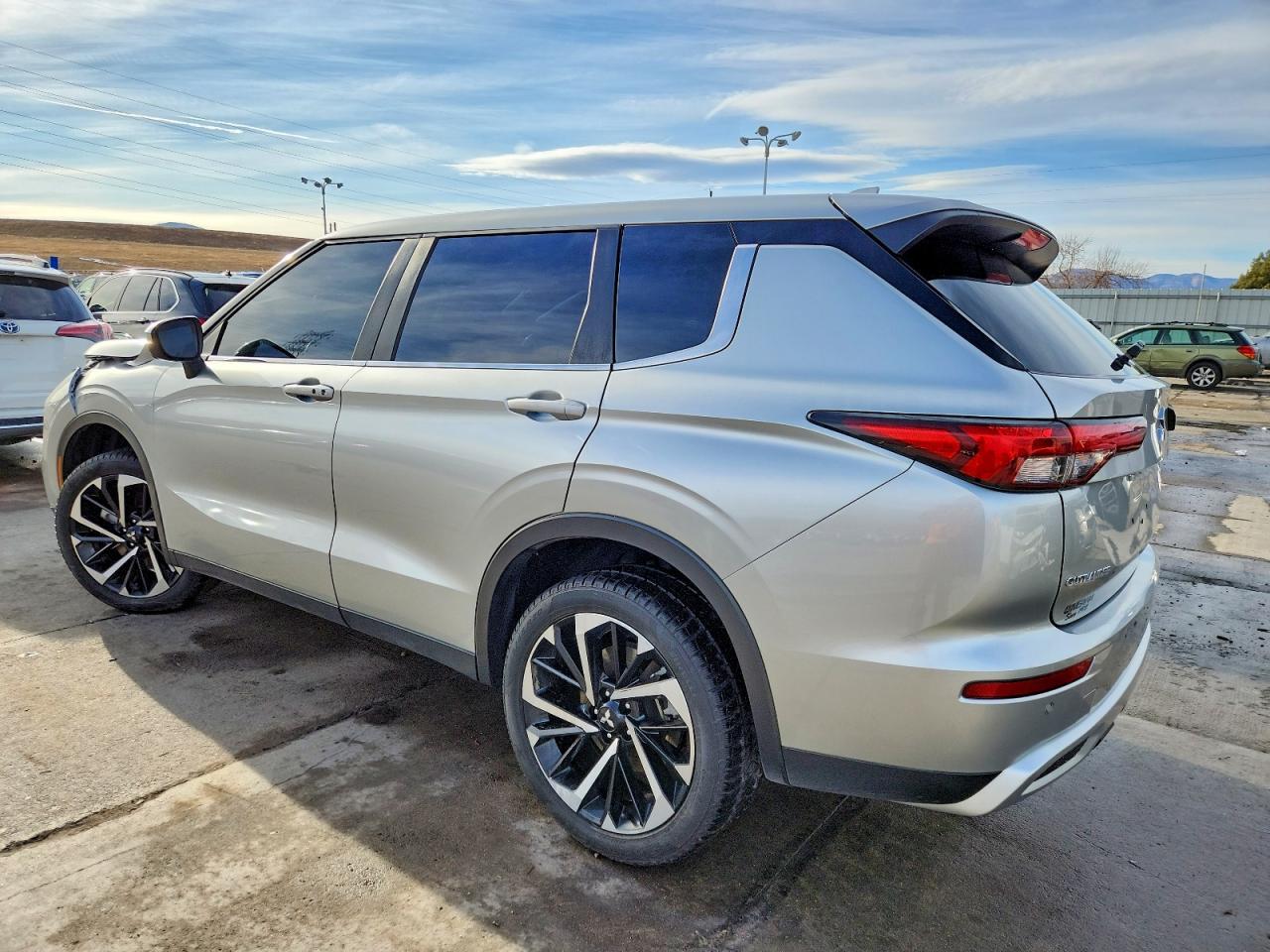 2024 Mitsubishi Outlander Se - Фото 2