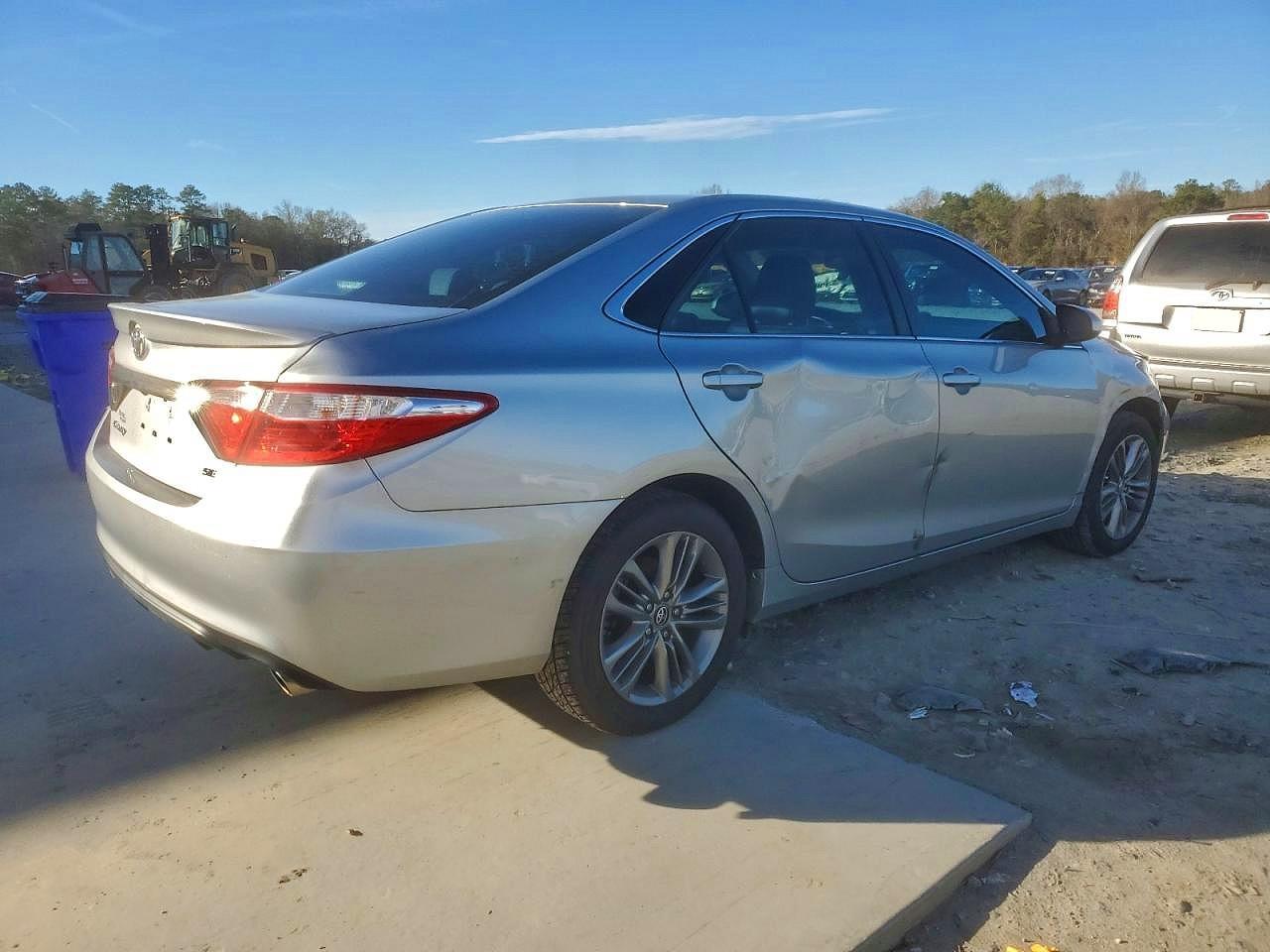 2017 Toyota Camry Le - Image 3
