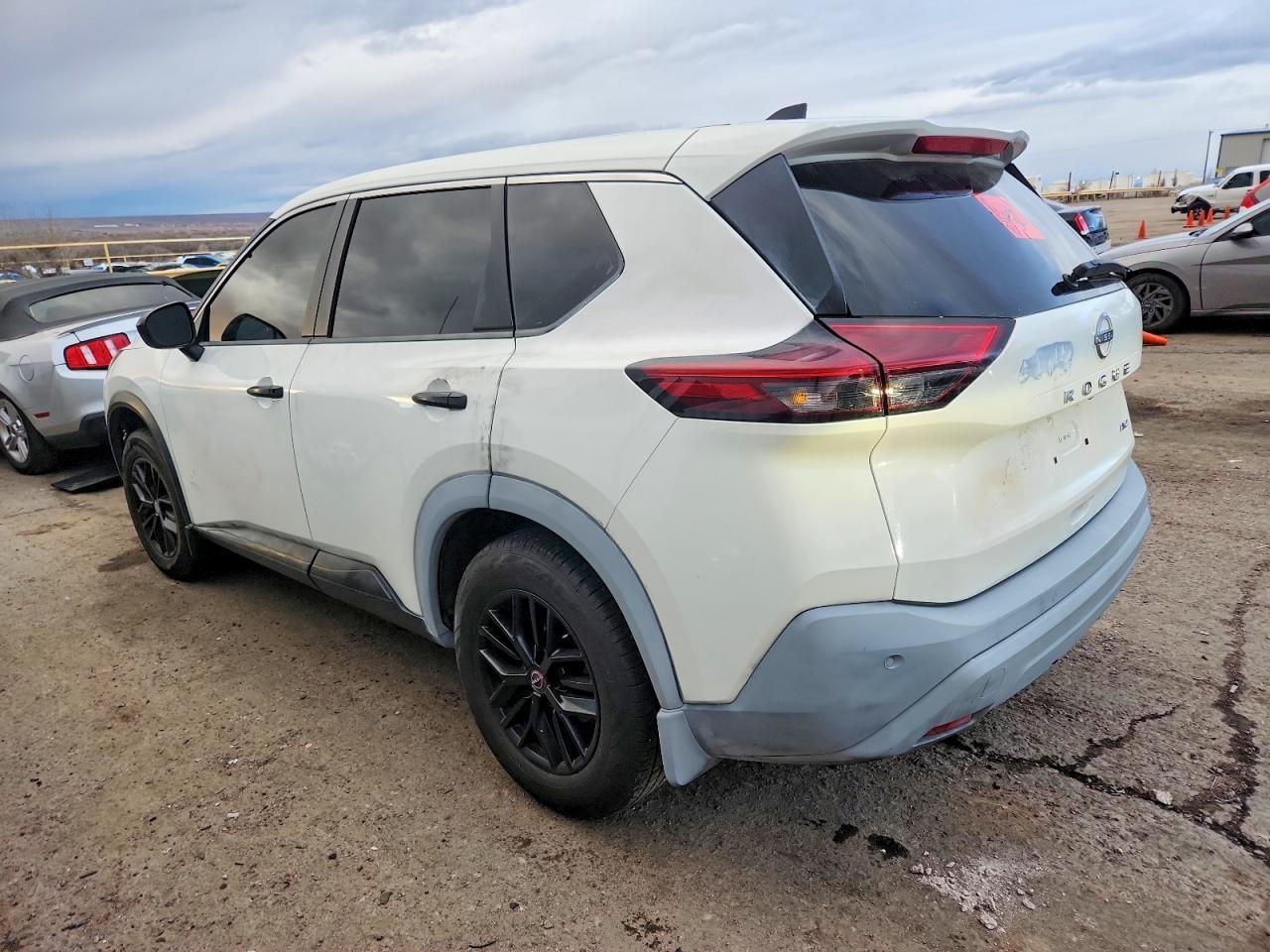 2022 Nissan Rogue S - Фото 2