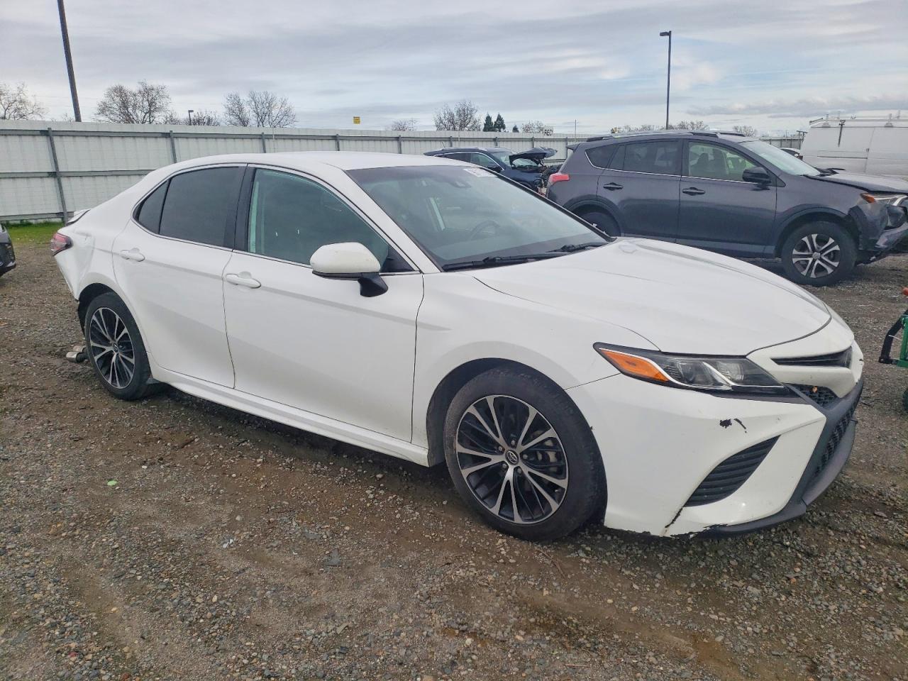 2019 Toyota Camry L - Фото 4