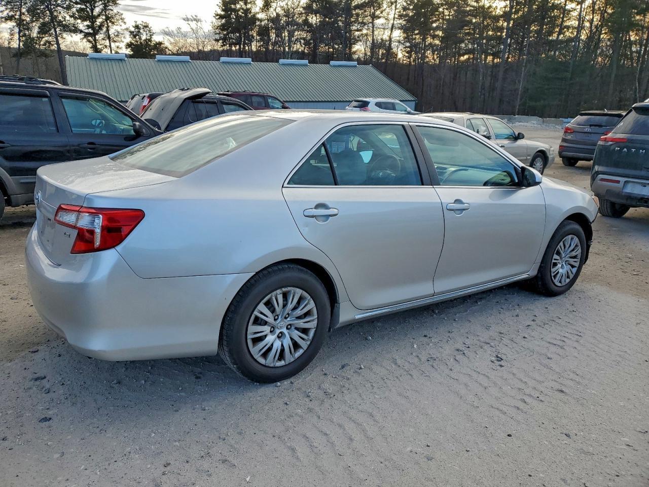 2014 Toyota Camry L - Фото 3