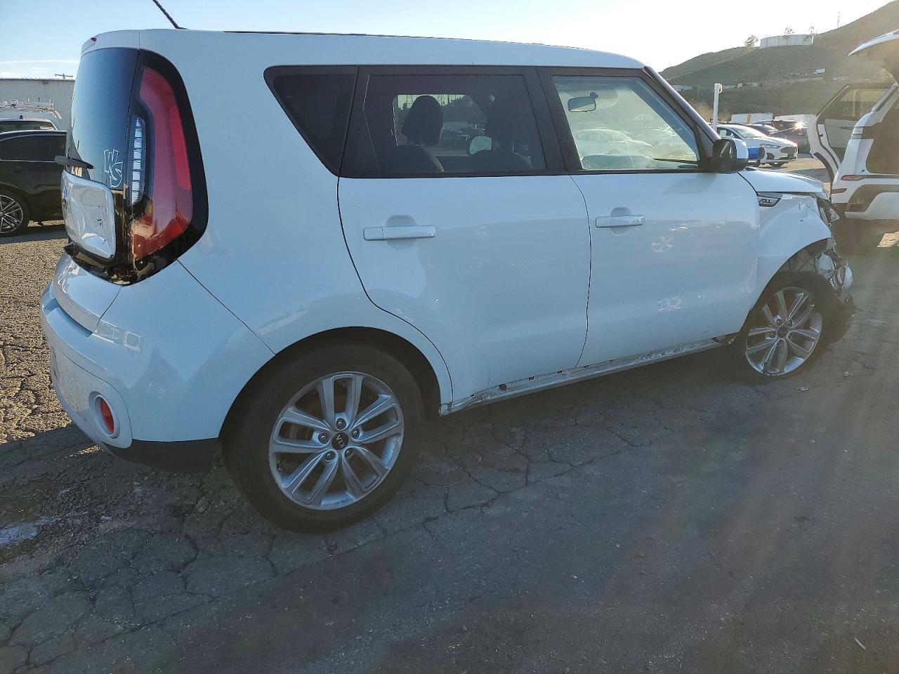 2019 Kia Soul + - Image 3