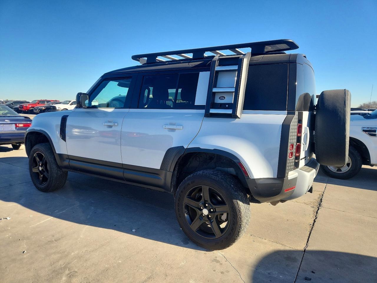 2022 Land Rover Defender 110 Se - Image 2