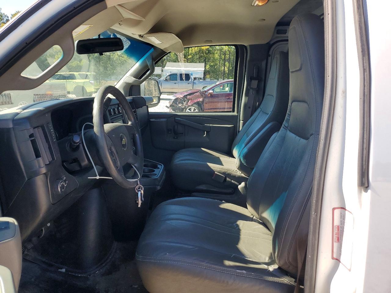 2017 Chev Express Cargo 2500 1 - Фото 7
